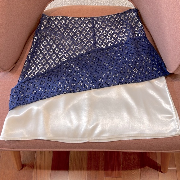 Tahari miniskirt with Stylish Diamond Embroidery - Picture 3 of 3